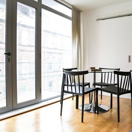 Serviced Apartment In Liverpool City Centre - Free Parking - Balcony - By Happy Days Esterno foto