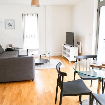 Serviced Apartment In Liverpool City Centre - Free Parking - Balcony - By Happy Days Esterno foto