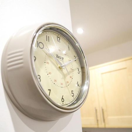 Serviced Apartment In Liverpool City Centre - Free Parking - Balcony - By Happy Days Esterno foto