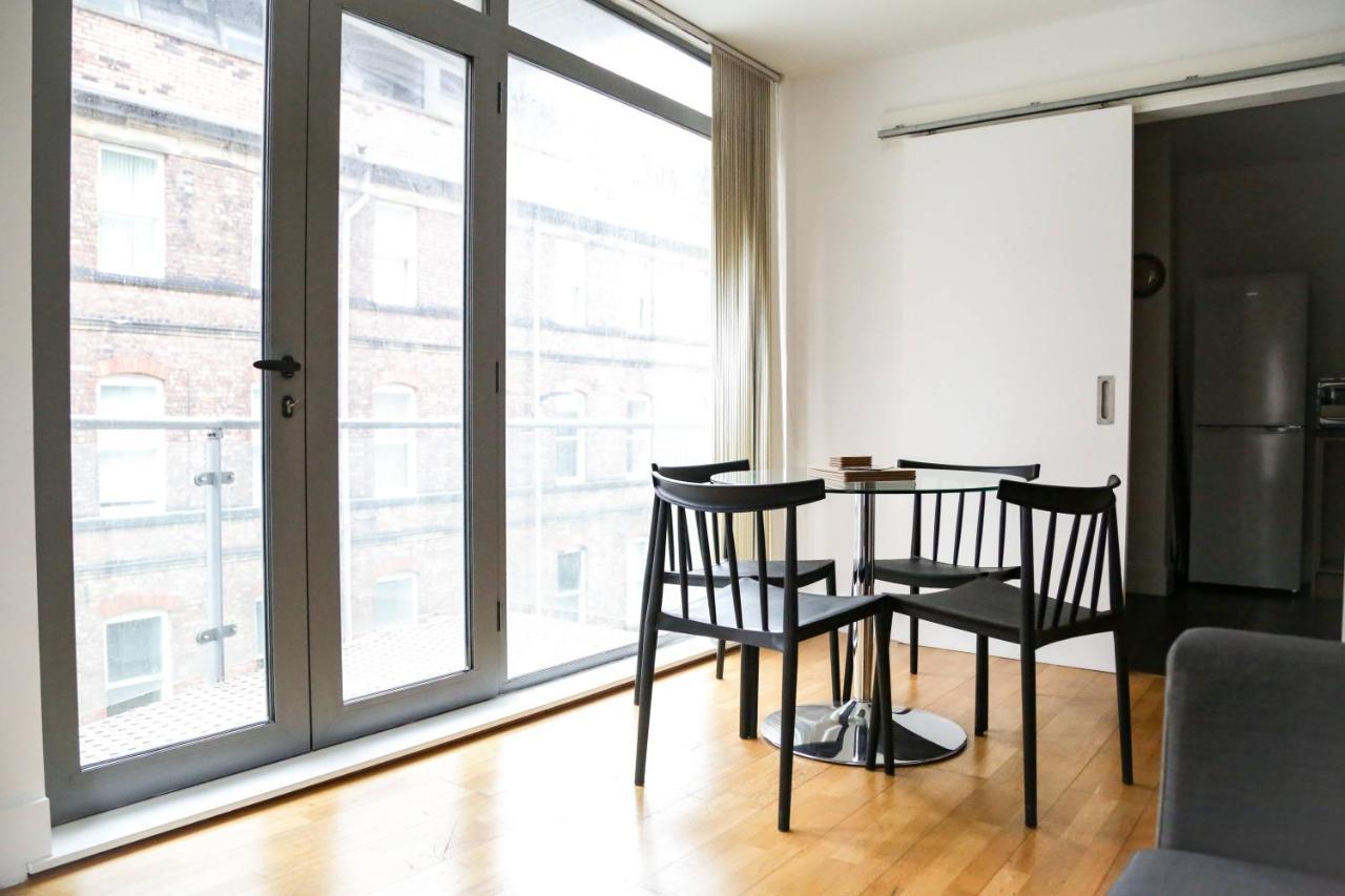 Serviced Apartment In Liverpool City Centre - Free Parking - Balcony - By Happy Days Esterno foto