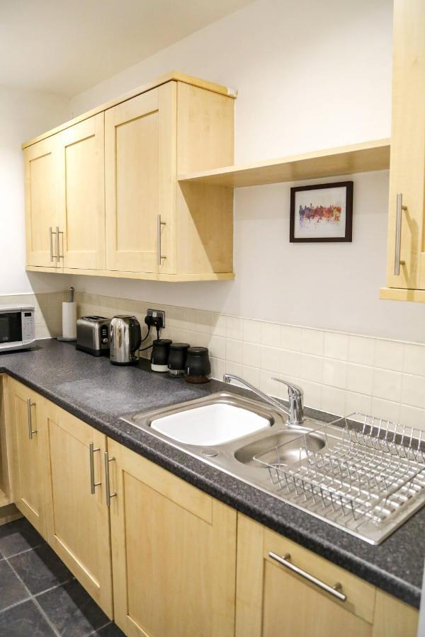Serviced Apartment In Liverpool City Centre - Free Parking - Balcony - By Happy Days Esterno foto