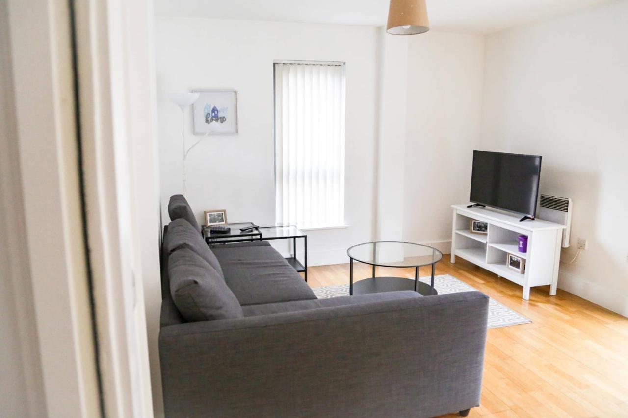 Serviced Apartment In Liverpool City Centre - Free Parking - Balcony - By Happy Days Esterno foto