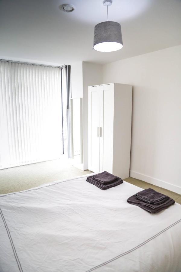 Serviced Apartment In Liverpool City Centre - Free Parking - Balcony - By Happy Days Esterno foto