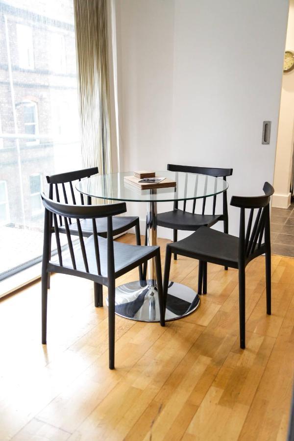 Serviced Apartment In Liverpool City Centre - Free Parking - Balcony - By Happy Days Esterno foto